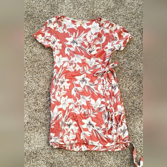 ROXY | Hawaiian Floral Wrap Mini Dress - Picture 4 of 6